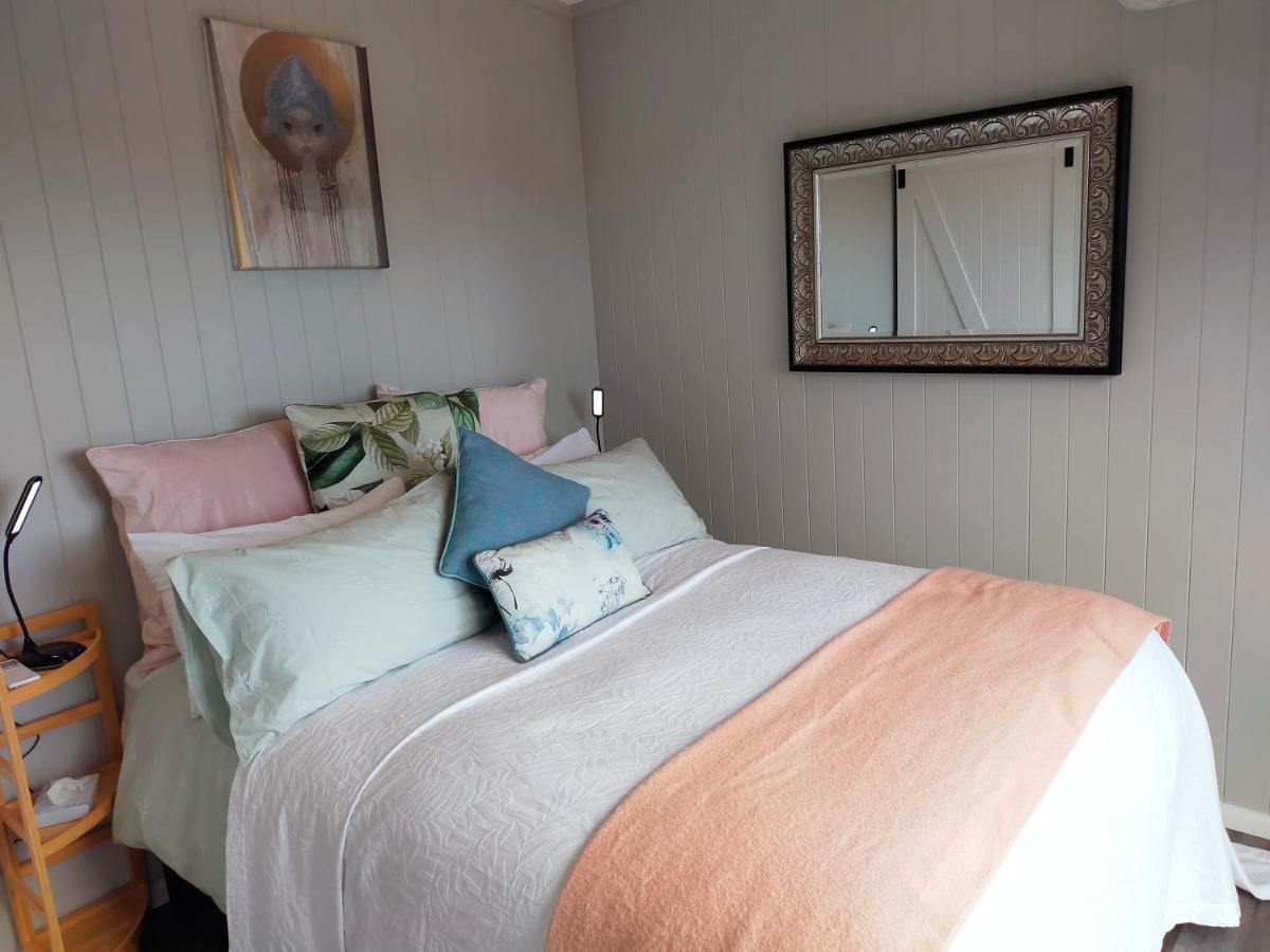Secluded, Private Rural Retreat Mins From Warkworth -"Avondale" Minihouse Vila Exterior foto